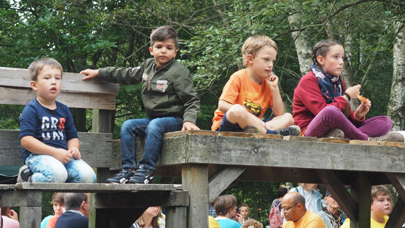 Kinder warten geduldig