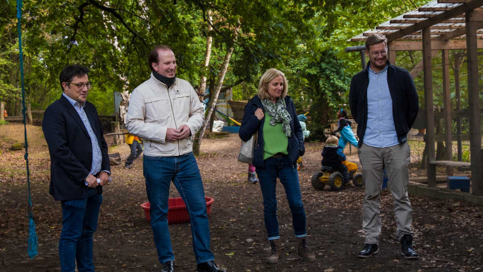 Carsten Müller, Martin Burlon, Anette Kirsch und Christoph Stroh bei einem Besuch der Farm