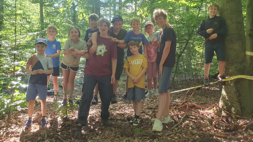 Kinderschutz Ferienspiele mit Pädagogin Lione Stienecke im Wald